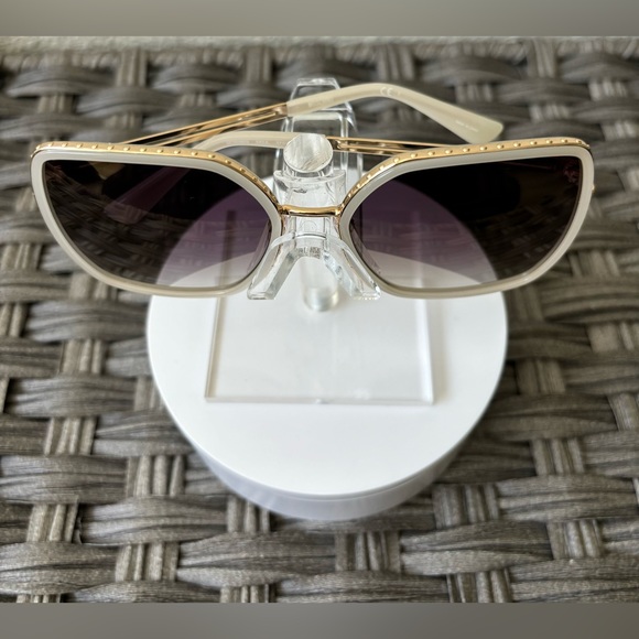 Moschino Sunglasses - Picture 2 of 6